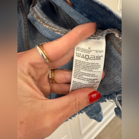 Old Navy Blue Jean Jacket Classic Style - Picture 4 of 7